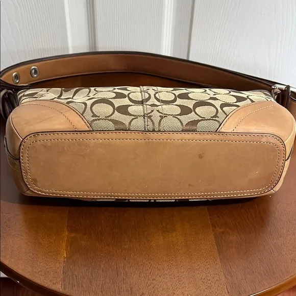 Coach Signature Monogram Shoulder Bag - Authentic - Picture 4 of 16